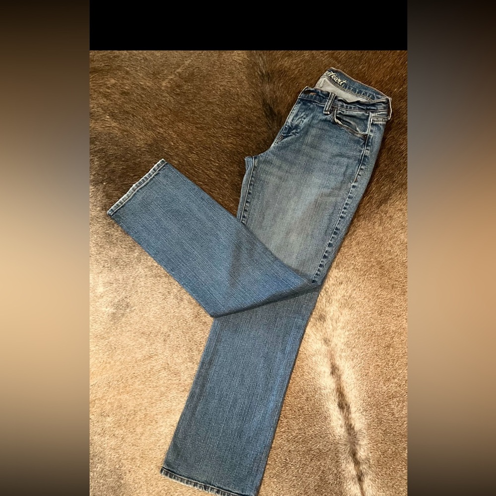 Old Navy Sweetheart Mid-Rise Boot-Cut Jeans size 6 short